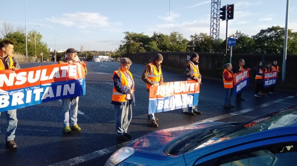 activistas-de-insulate-britain-bloquean-autopista