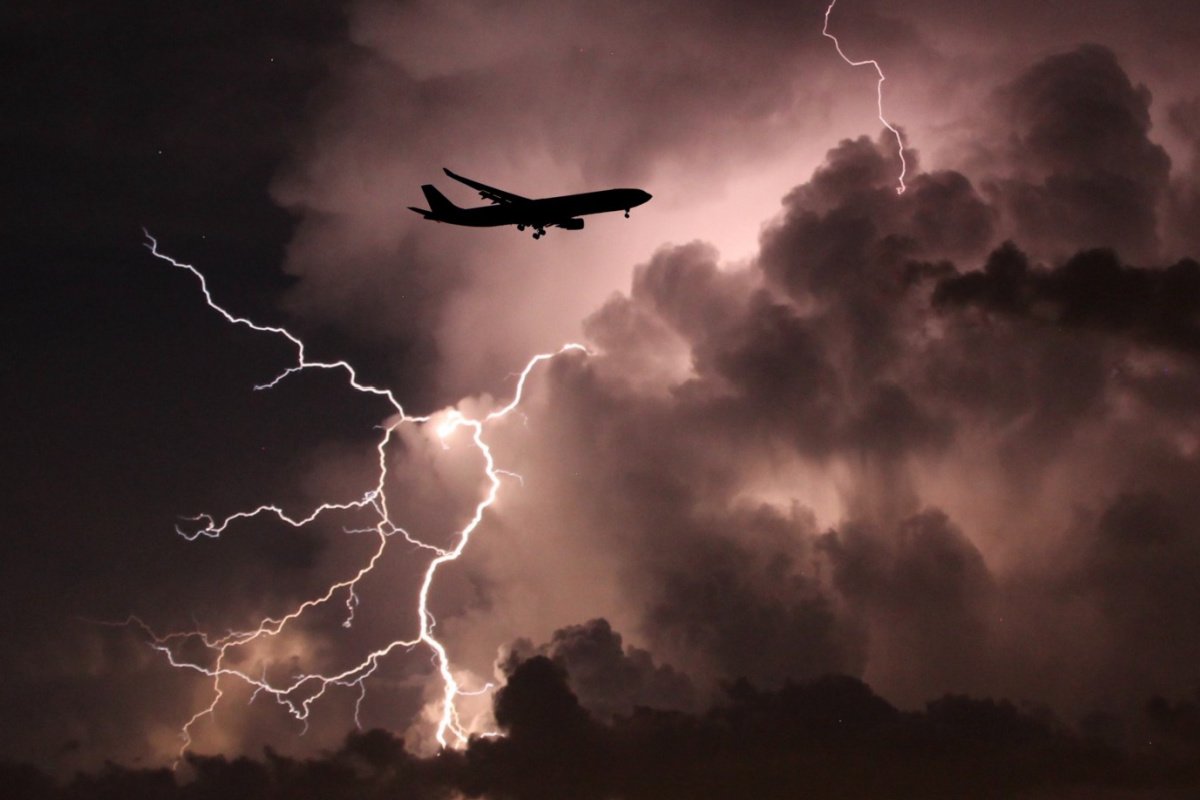Plane-Lightning-