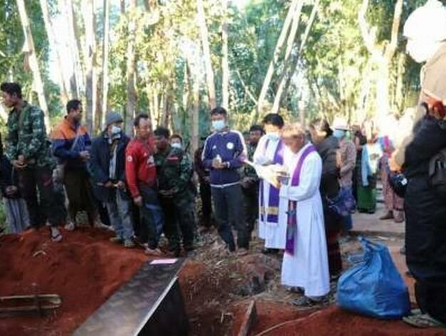 Funeral-catolico-victimas_2416268357_15888264_626x472