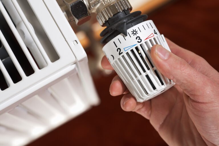 adjusting the radiator thermostat