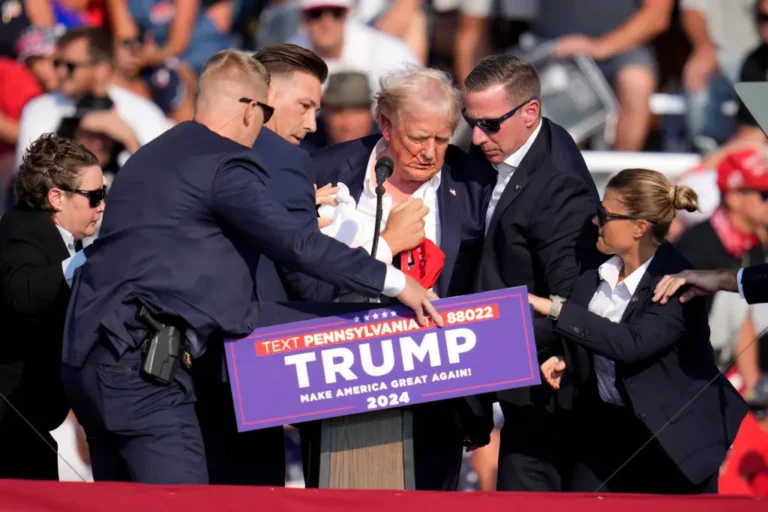 DONALD TRUMP